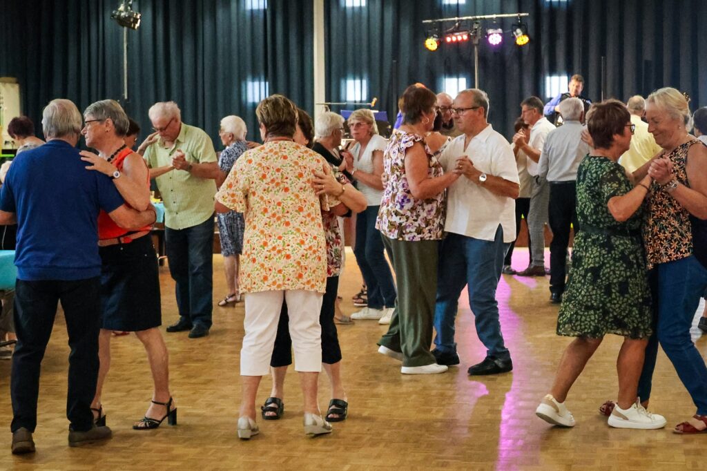 Les seniors barentinois lors du thé dansant à la salle Léo Lagrange.