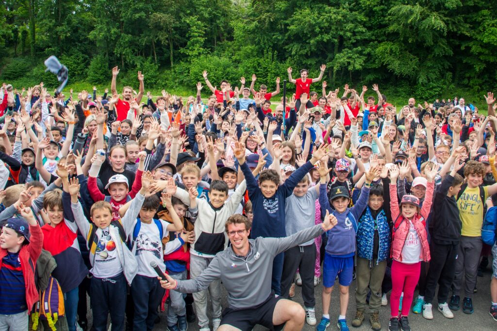 Les enfants accompagnés d'Armand Lecuyer